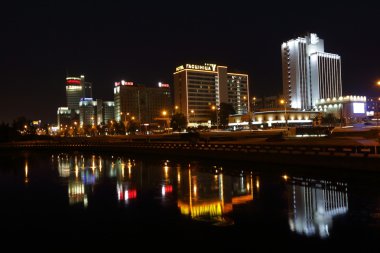 Minsk'te gözlem güverteden gece görünümü