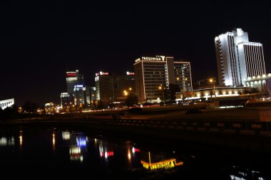 Minsk'te gözlem güverteden gece görünümü