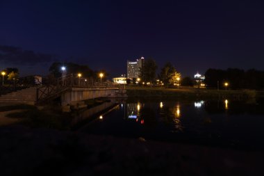 Minsk'te gözlem güverteden gece görünümü