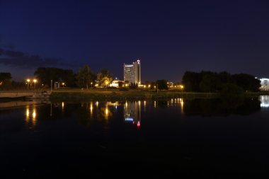 Minsk'te gözlem güverteden gece görünümü