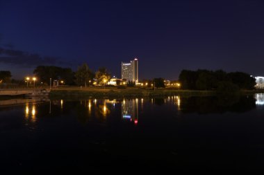 Minsk'te gözlem güverteden gece görünümü