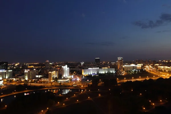 Vista noturna do deck de observação em Minsk — Fotografia de Stock