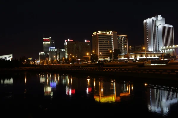Nachtansicht von der Aussichtsplattform in Minsk — Stockfoto