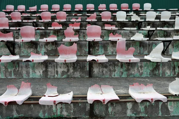 Asientos rotos en el estadio —  Fotos de Stock