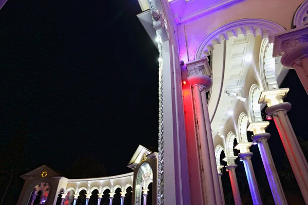 Aydınlatmalı colonnade parçası — Stok fotoğraf