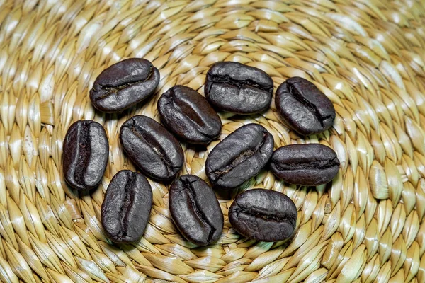 Close Black Coffee Grains Lying Braided Basket — Stock Photo, Image