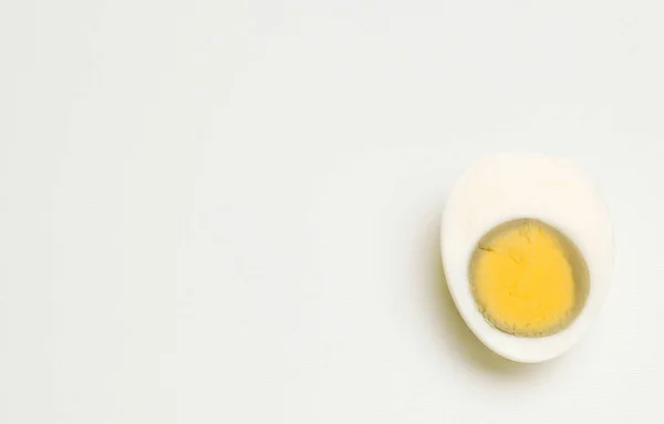 Half Peeled Boiled Egg White Background — Stock Photo, Image