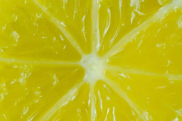 Limões Cortados Círculos Fatias Fundo Branco Fotografado Por Macro Tiro — Fotografia de Stock