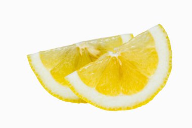 Limonlar daireler çiziyor, arka planda kesikler var. Makro çekimler tarafından çekiliyor.