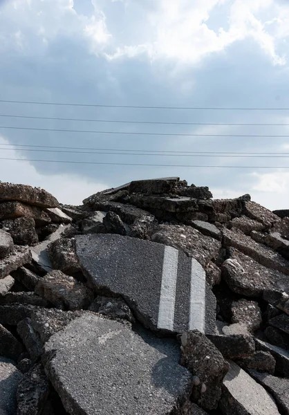 Asphaltstücke Nach Straßenreparatur Weggeworfen — Stockfoto