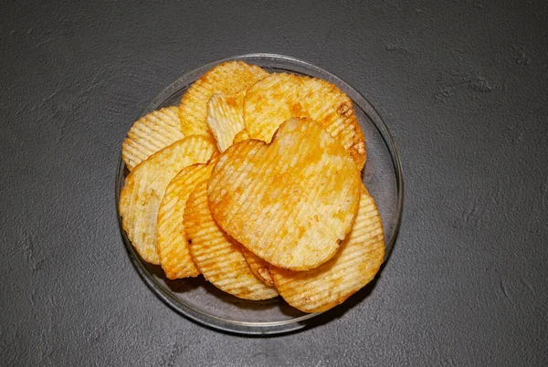 Potato Chips Photographed Small Glass Plate Macro Photography Gray Background — Stock Photo, Image