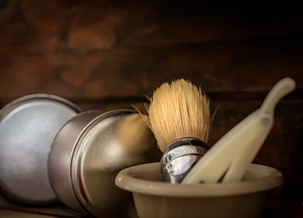 Accessoires barbier avec rasoir et brosse à savon — Photo