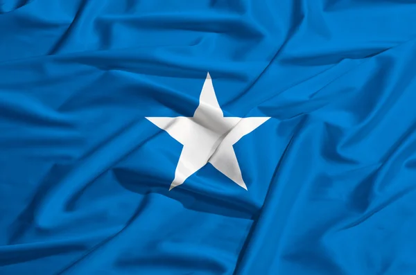 Bandera de Somalia en una cortina de seda ondeando — Foto de Stock