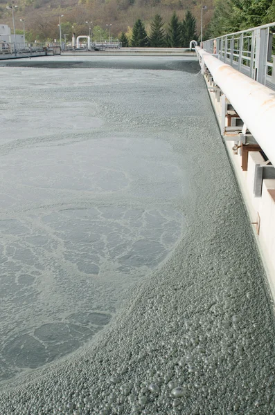 Tratamiento de aguas residuales con lodo biológico —  Fotos de Stock