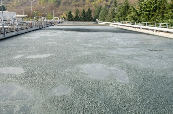 Tratamiento de aguas residuales con lodo biológico —  Fotos de Stock