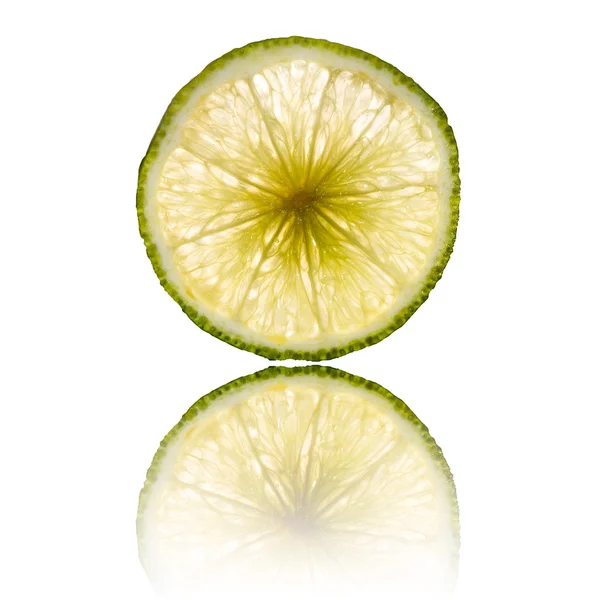 Beyaz arka plan üzerinde geri izole limon dilimi ışıklı — Stok fotoğraf