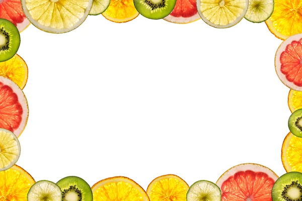 Blandade skivade frukter isolerade på vit bakgrund baksida belyst som — Stockfoto