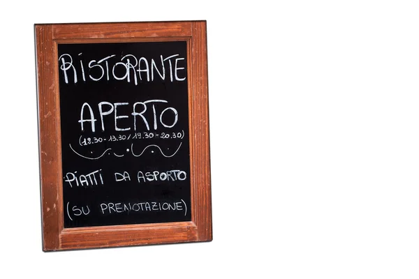 Blackboard utanför en öppen italiensk restaurang isolerade Royaltyfria Stockbilder