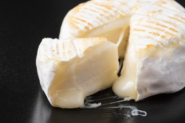 küçük inek peyniri ızgara sonra erime