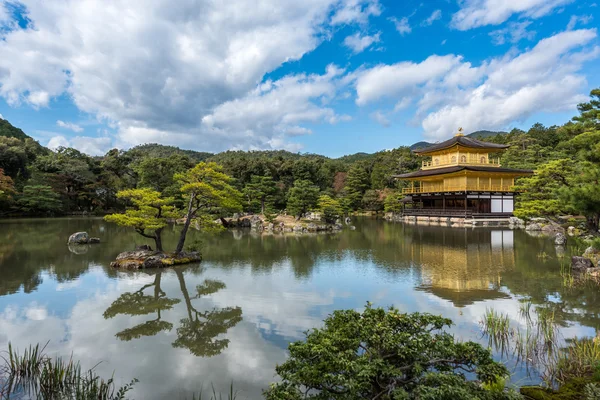 Pabellón de oro de Kyoto, Japón, conocido como kinkakuji —  Fotos de Stock