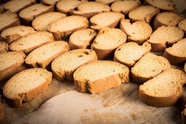 Organik pişmiş bisküvi bir endüstriyel fırın raf