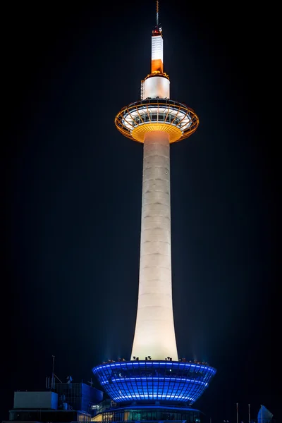 Kyoto tower w nocy w Kyoto, Japonia — Zdjęcie stockowe