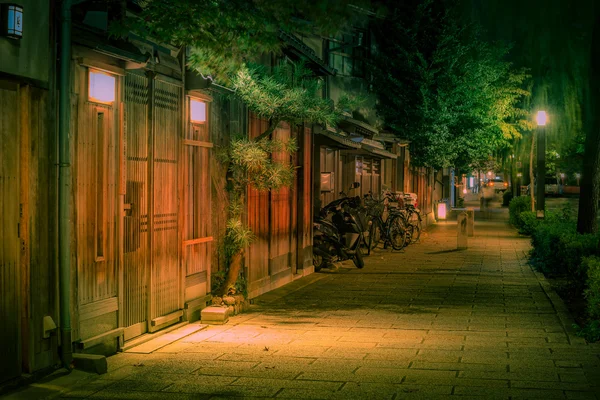 Kyoto sokak restoran ve bar ile gece