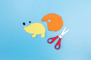 DIY güz sanatı kağıt kirpi, üst görünüm