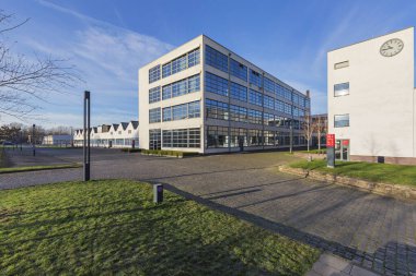 Krefeld - Almanya 'nın Kuzey Ren Vestfalyası' nda erkek kumaşlarının kısaltması olan HE binasına bakın, 31.01.2021