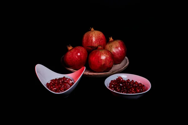 Pomegranates Wooden Plate Seeds Bowl Yogurt Black Background Macro Photography — Stock Photo, Image