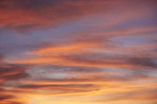 Puesta Sol Cielo Cielo Naranja Rayos Solares Fondo Pantalla Nubes — Foto de Stock