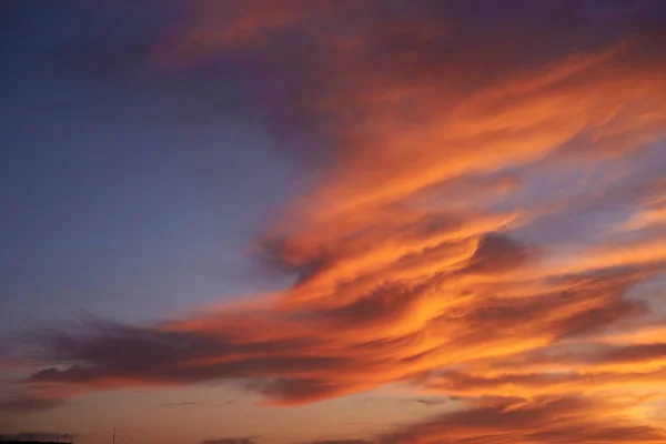 Puesta Sol Cielo Cielo Naranja Rayos Solares Fondo Pantalla Nubes — Foto de Stock