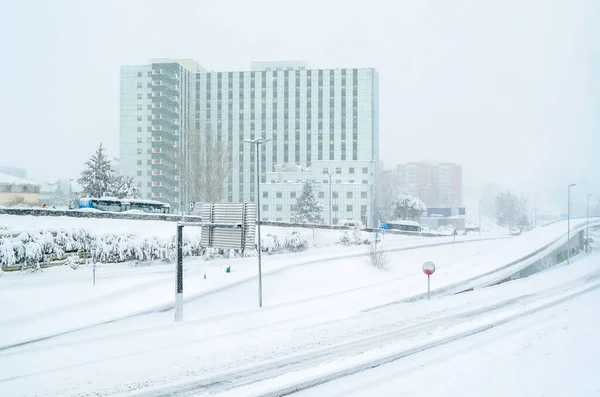 马德里 Spain 2021年1月9日 Ramon Cajal 医院在西班牙马德里50年来降雪量最大的风暴菲洛米娜期间落成 — 图库照片