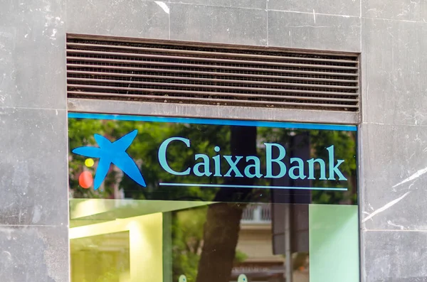 Madrid Espanha Maio 2021 Logótipo Caixabank Numa Sucursal Bancária Madrid — Fotografia de Stock