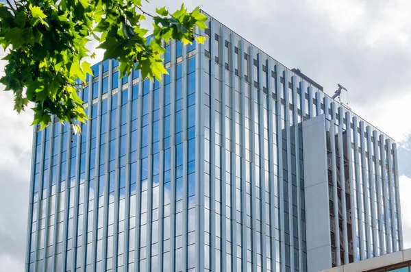 MADRID, İspanya - 12 Mayıs 2021: Madrid, İspanya 'daki Torre Serrano binasının detayları