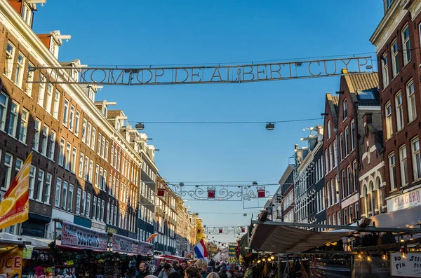 Амстердам Нидерланды Ноября 2018 Года Люди Посещающие Рынок Альберта Кейпа — стоковое фото