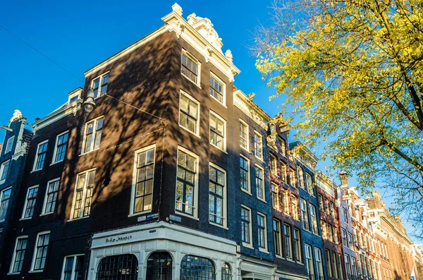 Amsterdam Nizozemsko Listopadu 2018 Městská Krajina Typická Holandská Architektura Amsterdamu — Stock fotografie