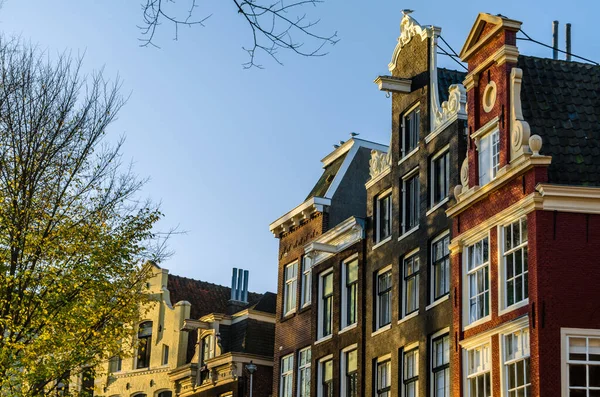 Typowa Architektura Holenderska Amsterdamie Holandia — Zdjęcie stockowe