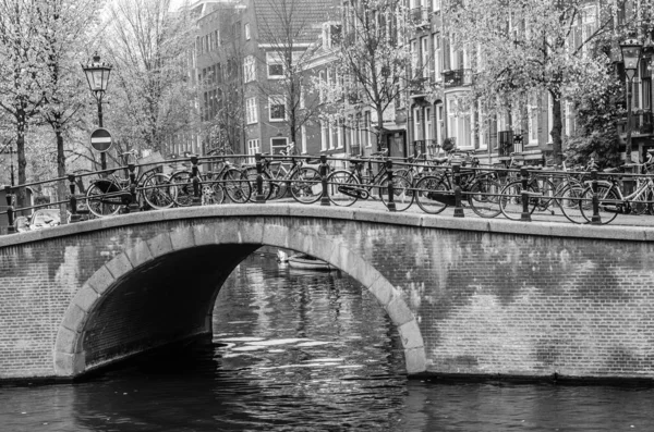 Paisaje Urbano Vista Puente Sobre Canal Amsterdam Países Bajos — Foto de Stock