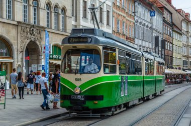 GRAZ, AUSTRIA - 31 Ağustos 2013: Avusturya 'nın Graz kentindeki bir tramvayın görüntüsü