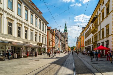 GRAZ, AUSTRIA - 31 Ağustos 2013: Avusturya 'nın Graz kentindeki kentsel manzara, sokak manzarası ve tipik mimari