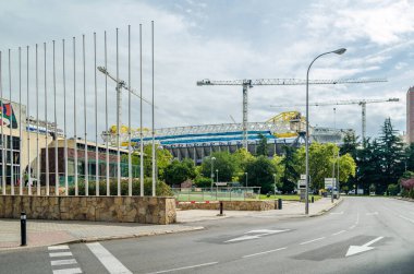 MADRID, İspanya - 13 Eylül 2021: Real Madrid 'in evi Santiago Bernabeu Stadyumu' nun yenileme çalışmaları