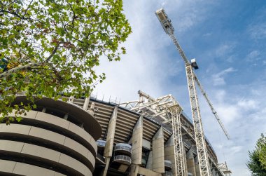 MADRID, İspanya - 13 Eylül 2021: Real Madrid 'in evi Santiago Bernabeu Stadyumu' nun yenileme çalışmaları