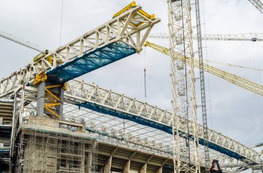 MADRID, İspanya - 13 Eylül 2021: Real Madrid 'in evi Santiago Bernabeu Stadyumu' nun yenileme çalışmaları