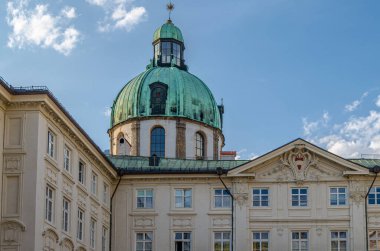 INNSBRUCK, AUSTRIA - 11 Temmuz 2015: The Hofburg (Saray Kalesi), Innsbruck, Avusturya 'daki eski Habsburg sarayı. Bugün Hofburg 'da beş temalı müze bulunmaktadır.