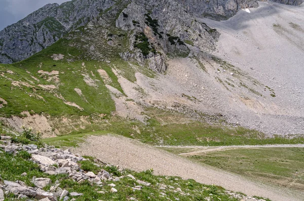 Nordkette 'deki dağlık arazi, Avusturya' nın Innsbruck kentinin hemen kuzeyinde, Karwendel 'deki dört büyük dağ zincirinin en güneyinde yer almaktadır.