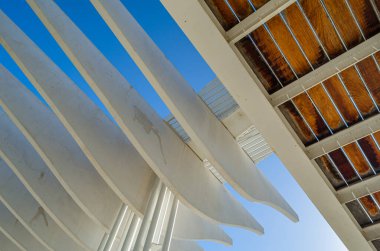 MALAGA, İspanya - 27 Ocak 2020: Modern mimari, Palmeral de las Sorpresas 'ın (Palmiye koruluğu) ayrıntıları, İspanya' nın Malaga kentindeki modern liman gezisi, 2011 yılında açıldı.