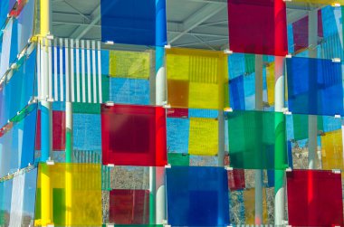 MALAGA, İspanya - 26 Ocak 2020: Fransa Ulusal Sanat ve Kültür Merkezi 'nin bir parçası olan Pompidou Malaga Merkezi, Malaga, İspanya' da El Cubo (Küp) adı verilen alanda 2015 yılında açıldı.