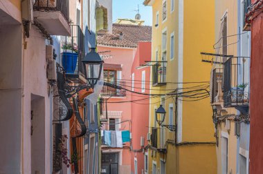 Alicante vilayeti Villajoyosa 'daki dar sokaklar, Valensiyalı cemaati, İspanya