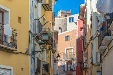 Alicante vilayeti Villajoyosa 'daki dar sokaklar, Valensiyalı cemaati, İspanya